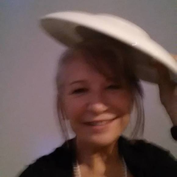 Meet your Posher, Elena - Picture 1 of 1